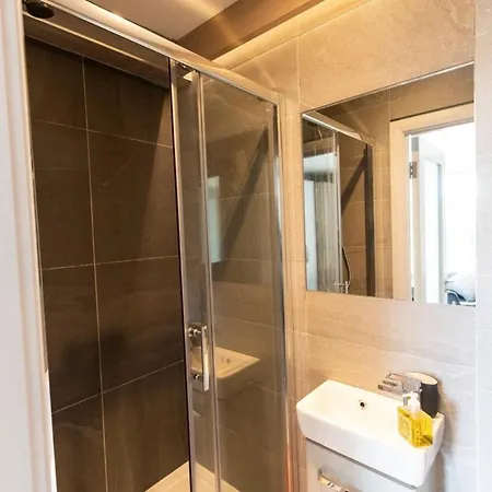Stylishh 1 Bed Studio In Stylish Rathmines Apartment